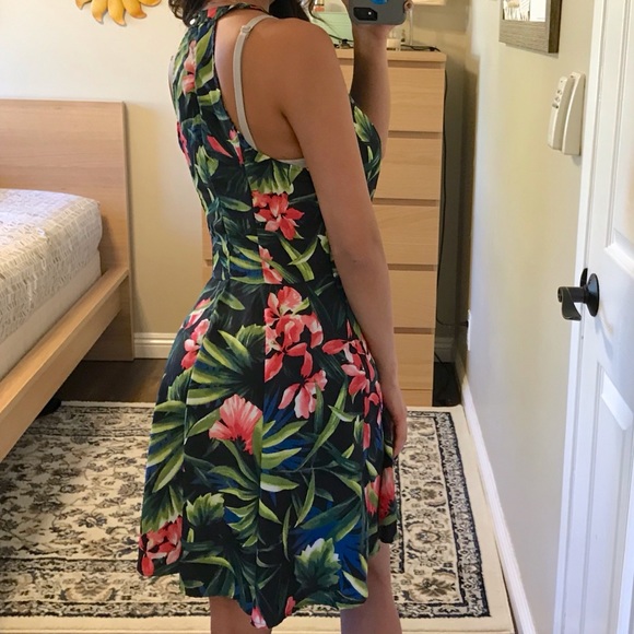 NWOT Beachy Tropical Halter Dress Hawaiian Floral - Picture 4 of 4